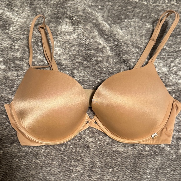 Victoria’s Secret || Very Sexy Push-Up Bra (36C) - Picture 1 of 10